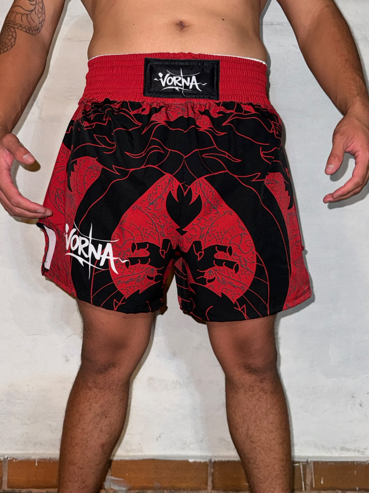 Pantaloneta roja y negra