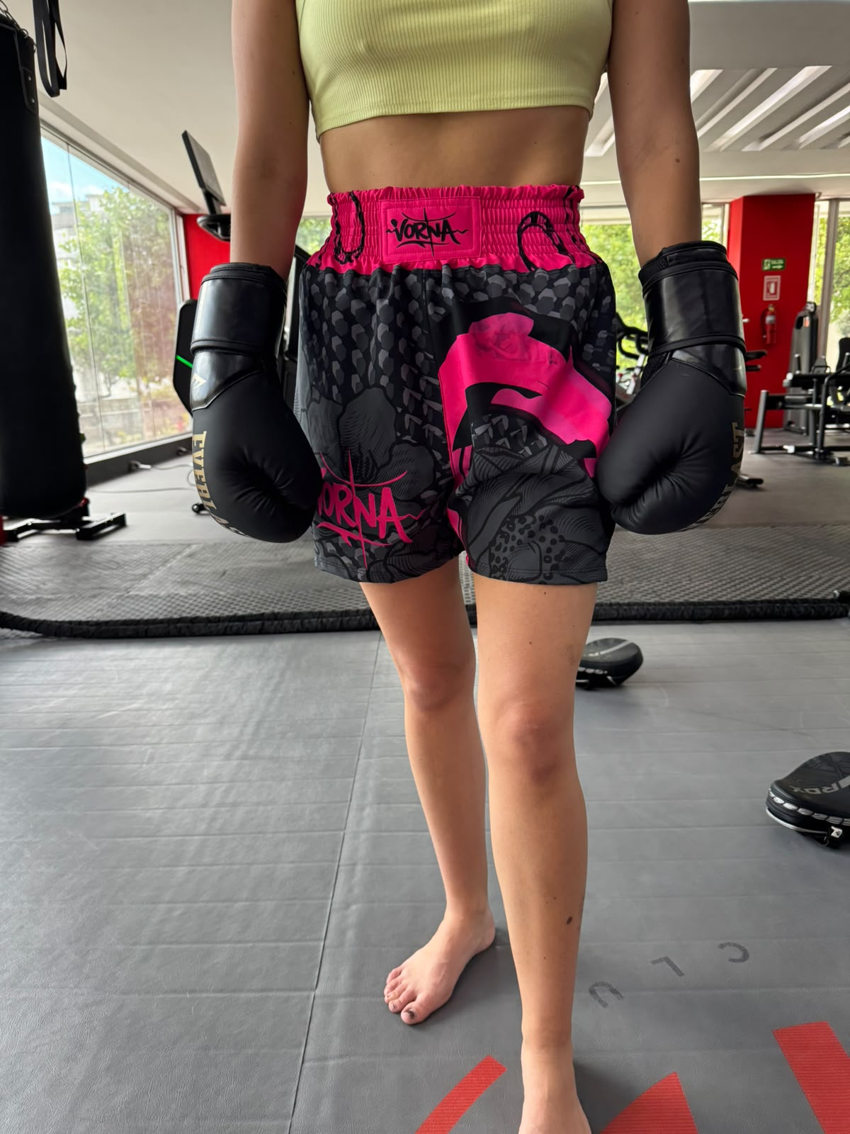Pantaloneta negra y rosa