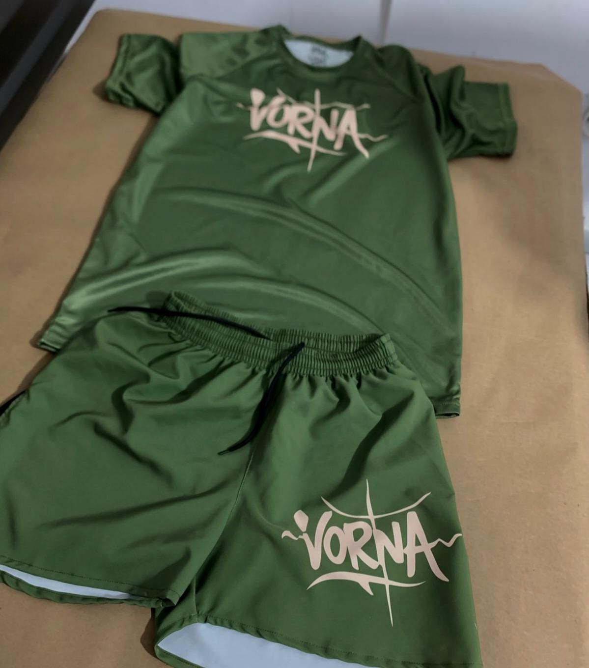 Conjunto básico verde oliva
